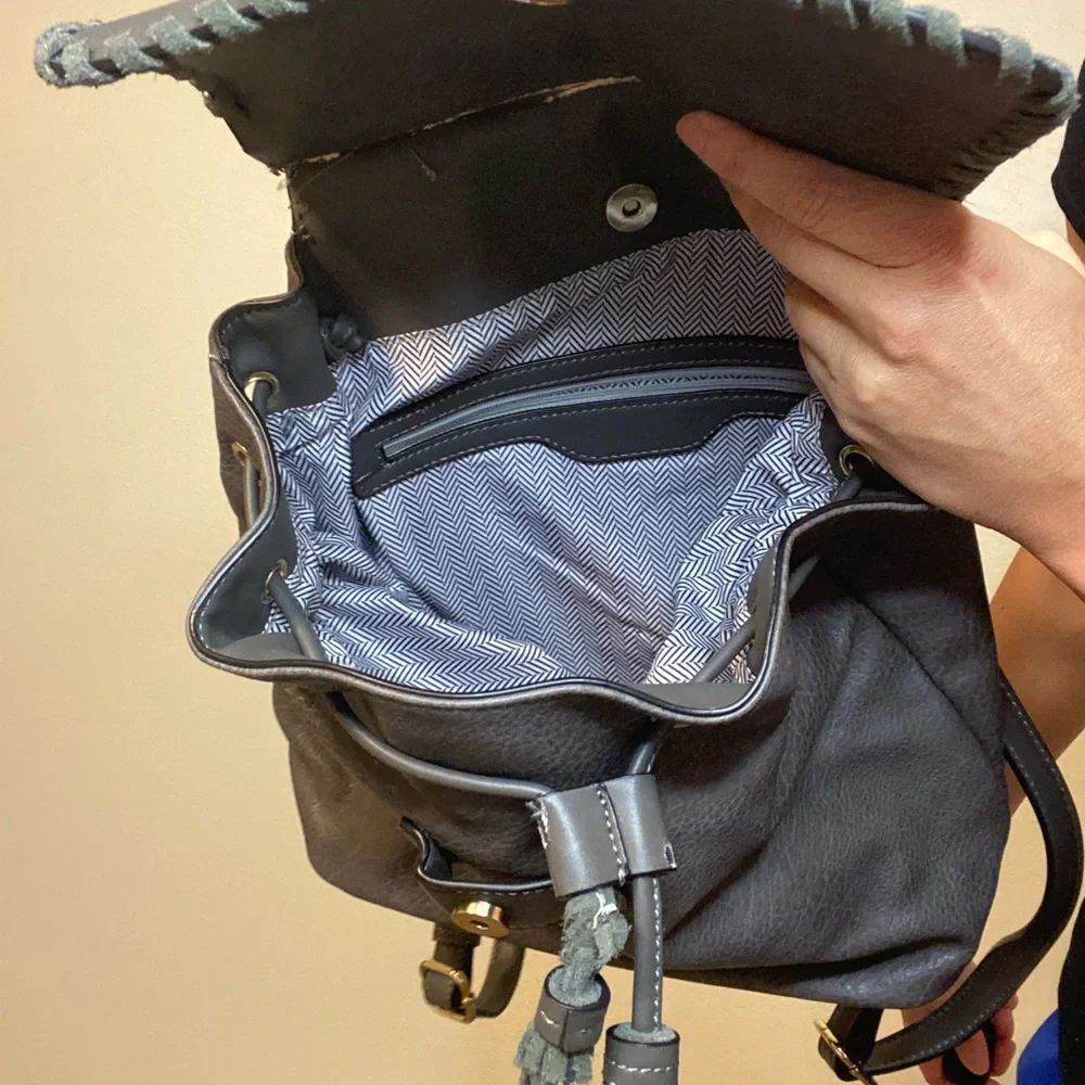 Grey backpack - Picture 5 of 6